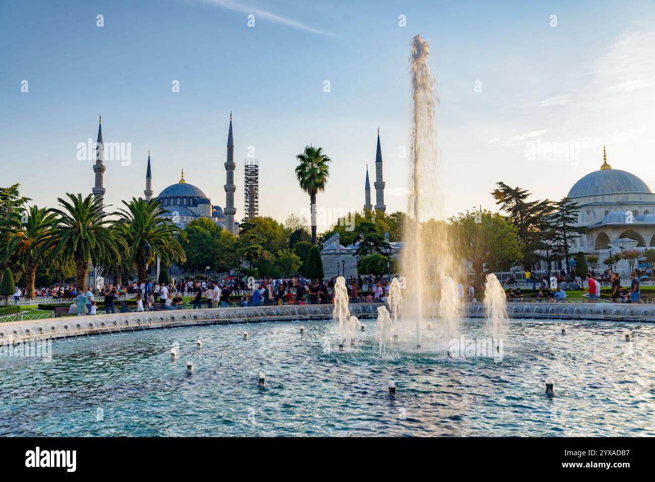 The blue mosque with fountain hi-res stock photography and images - Alamy