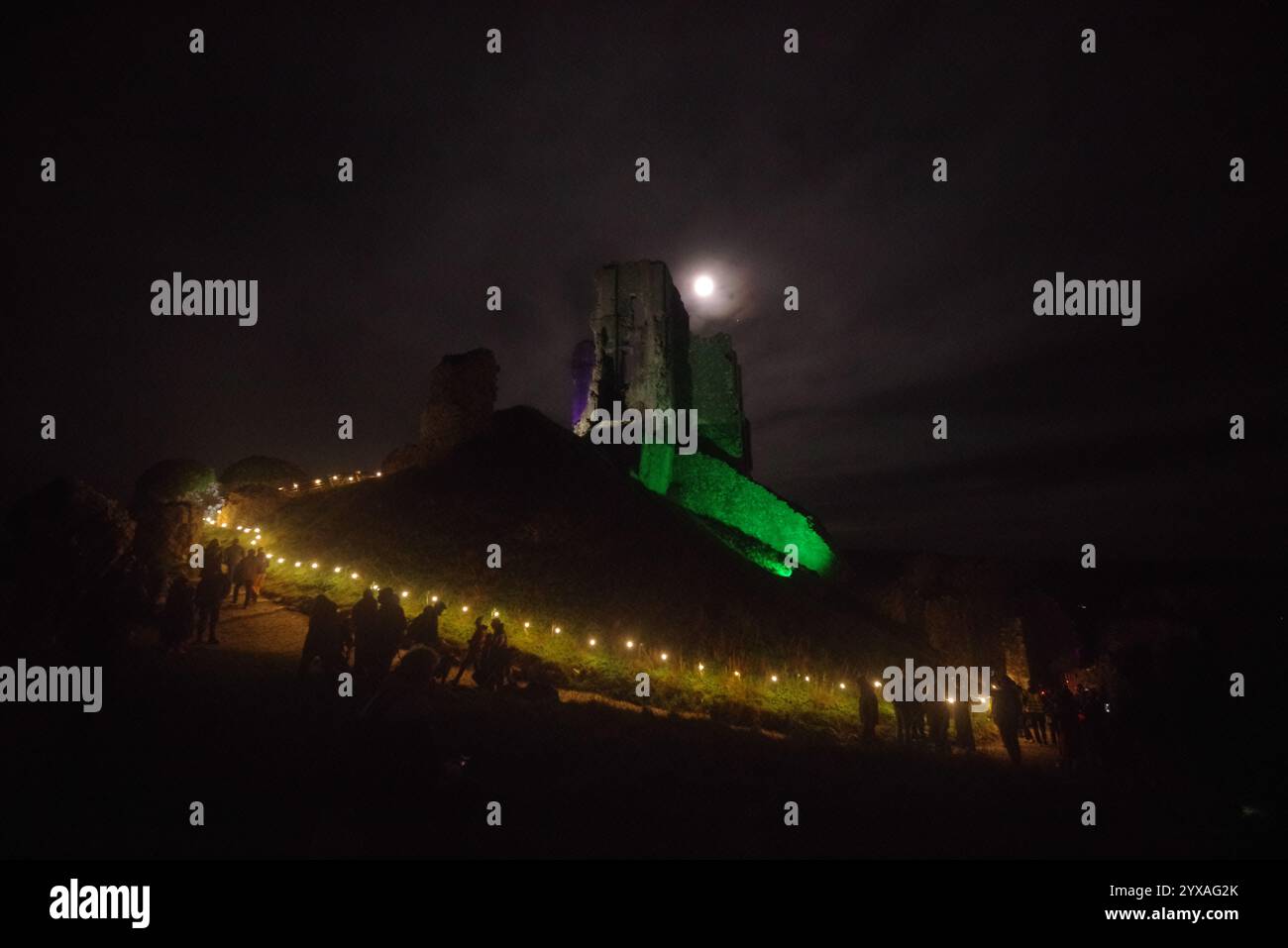 Corfe castle over december 2024 hi-res stock photography and images - Alamy
