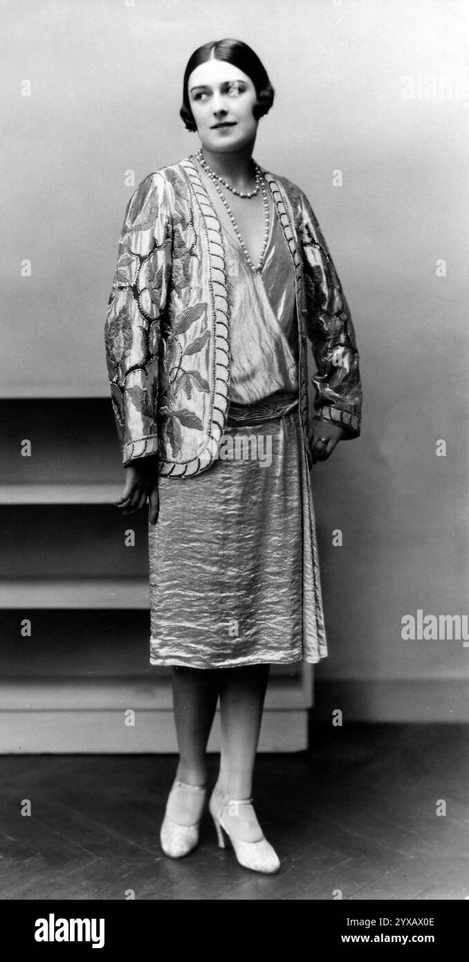 1920s fashion france dress Black and White Stock Photos & Images - Alamy