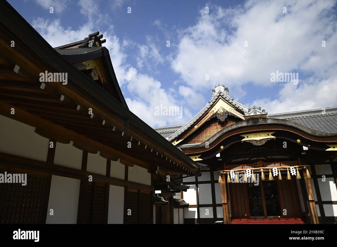 Scenic exterior view of the Fushimi Inari-taisha main office building ...