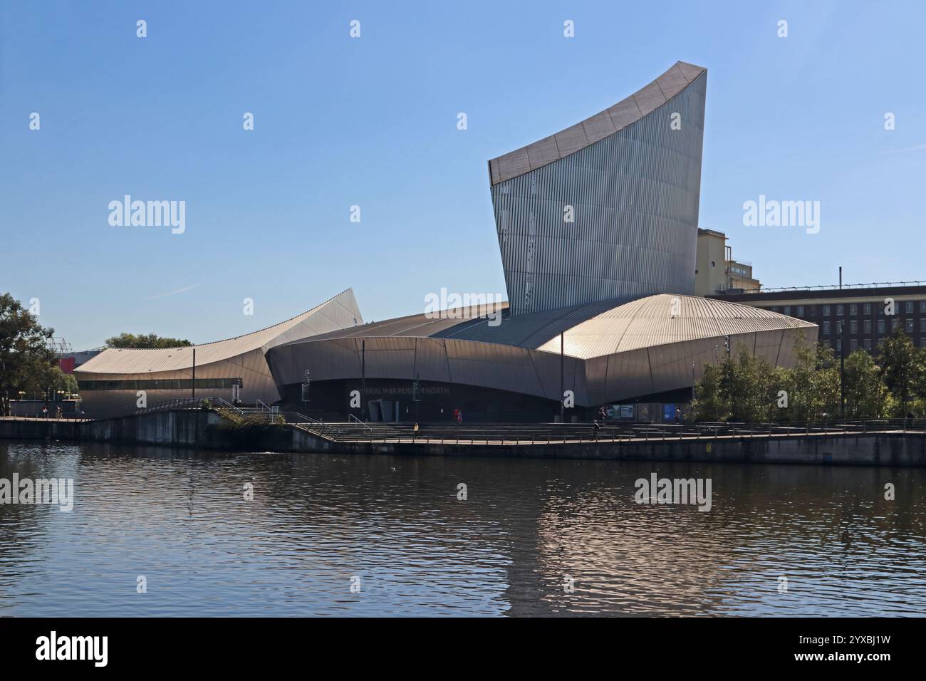 Imperial War Museum North building beside the River Irwell, Salford Quays Stock Photo