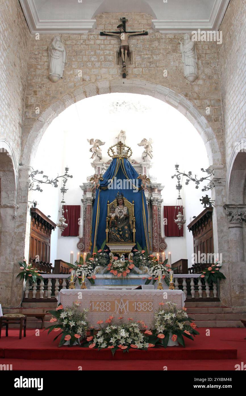 Our lady of the assumption of the holy spirit hi-res stock photography ...