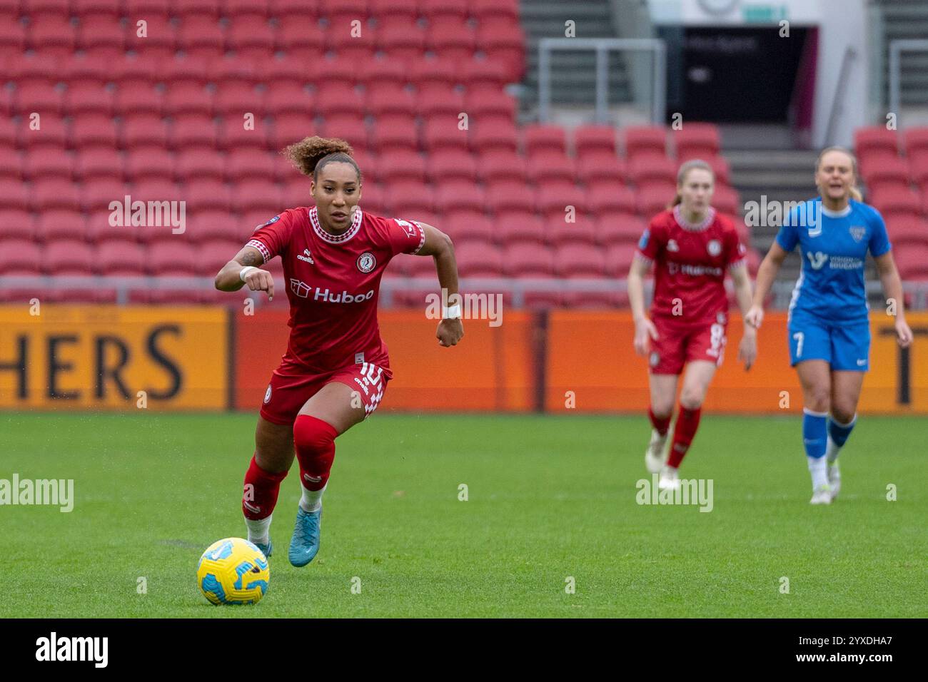 Bristol, UK. 15th Dec, 2024. Bristol, England, December 15th 2024 Lexi Lloyd-Smith (Bristol 10) in action during the Women's Championship game between Bristol City and Durham at Ashton Gate in Bristol, England (Rachel Le Poidevin/SPP) Credit: SPP Sport Press Photo. /Alamy Live News Stock Photo