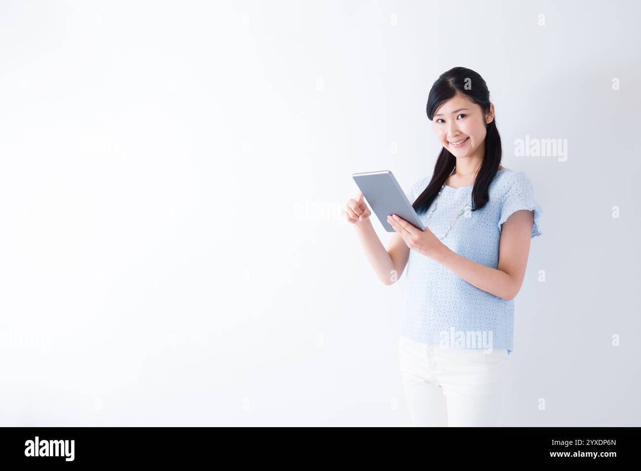 Business woman back tablet hi-res stock photography and images - Alamy
