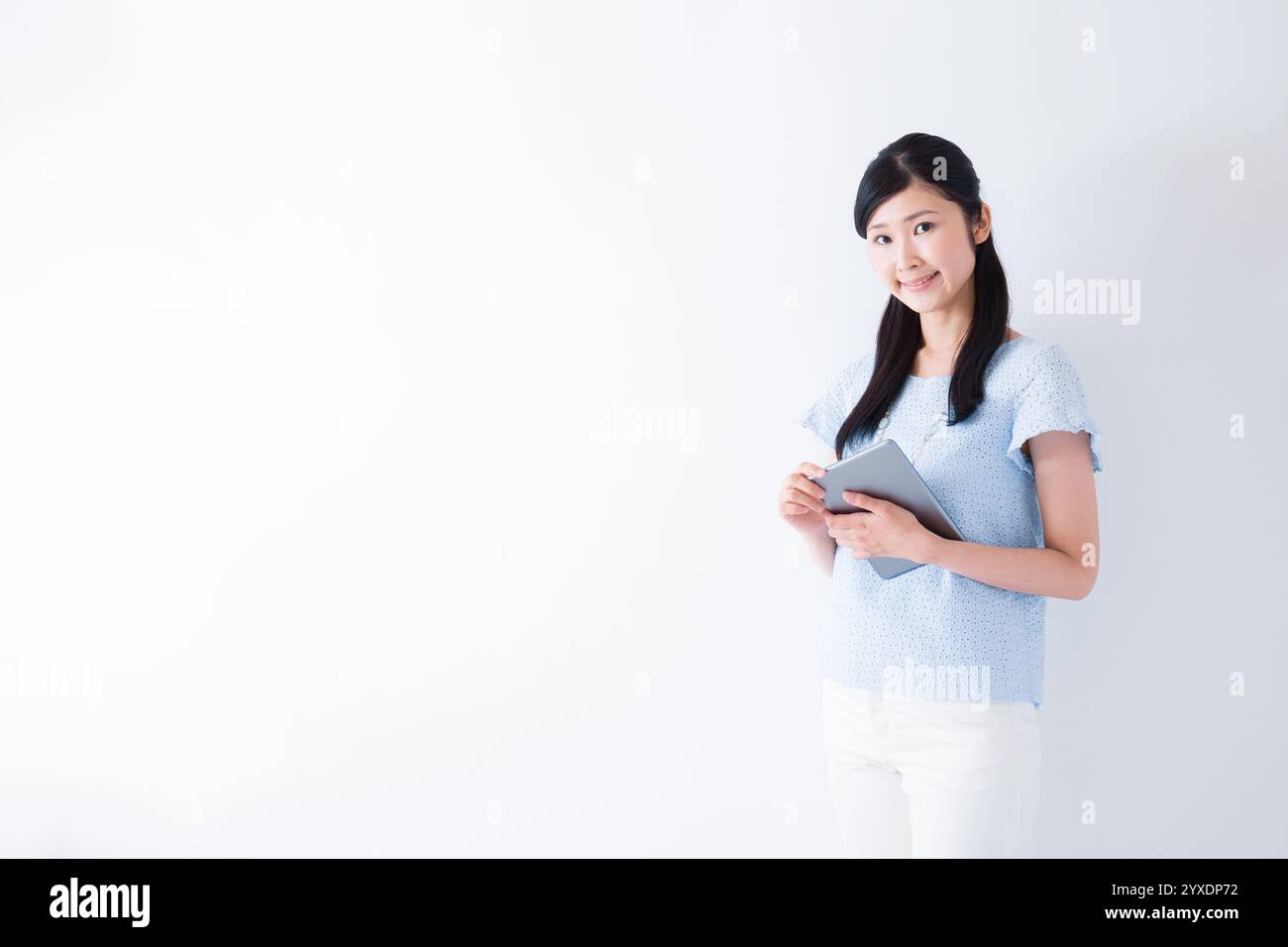 Business woman back tablet hi-res stock photography and images - Alamy