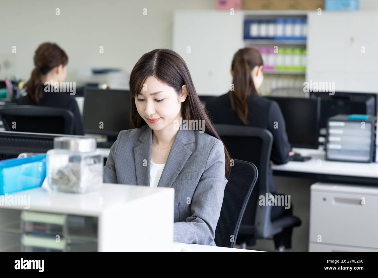 Japanese office woman hi-res stock photography and images - Alamy