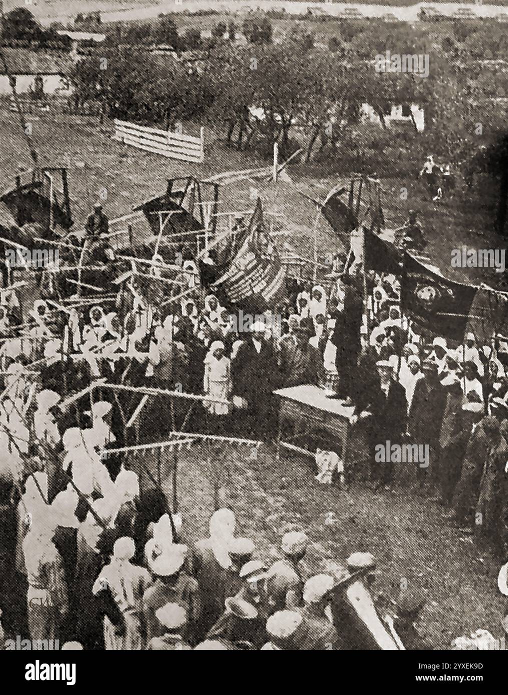 1940's - A Meeting of a Russian farm collective -  The kolkhoz  was a farm collective farm in the Soviet Union that was a  cooperative agricultural enterprise using  state-owned land  and operated by peasant families who belonged to the collective .  They were  paid as salaried employees based on a quality and quantity basis - 1940-е годы - Собрание российского колхоза - Колхоз был колхозом в Советском Союзе, представлявшим собой кооперативное сельскохозяйственное предприятие, использующее государственные земли. Stock Photo