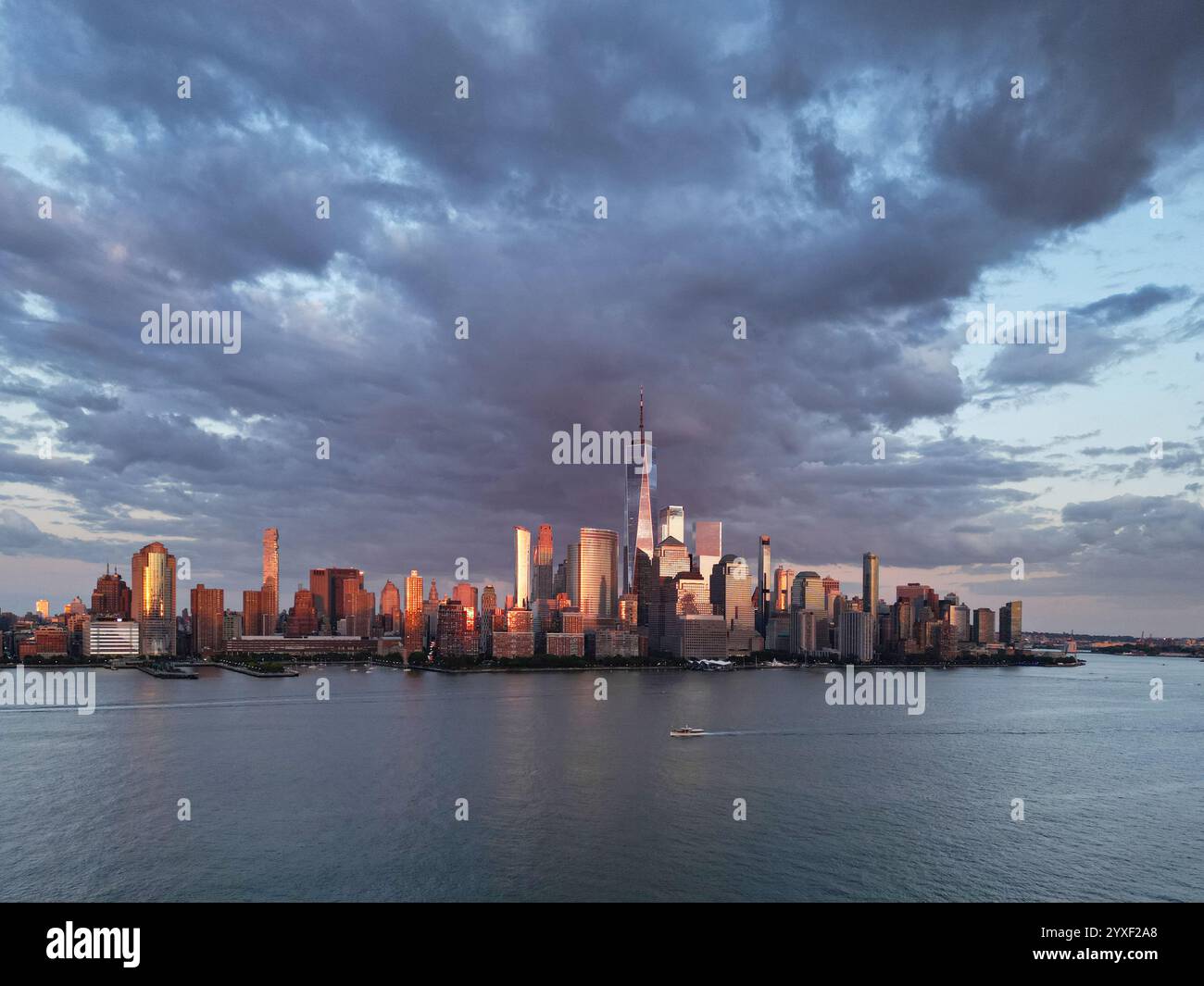 Cloud in NYC, New York City Skyline with dramatic sky. American Urban ...