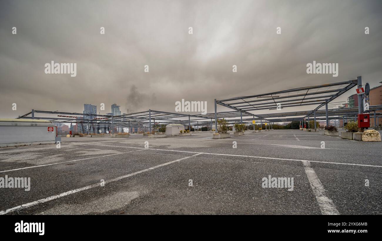 Shopping mall parking lot man hi-res stock photography and images - Alamy