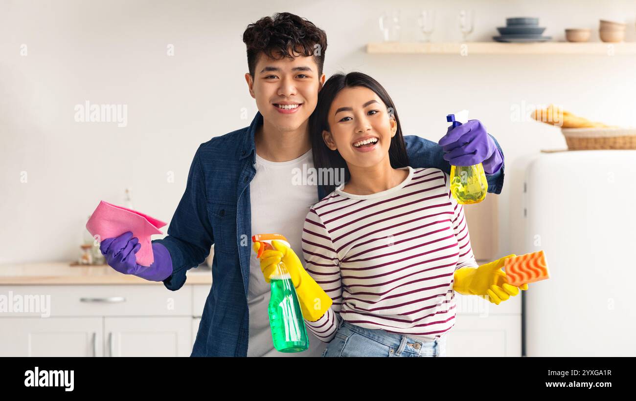 Happy asian young family hi-res stock photography and images - Alamy