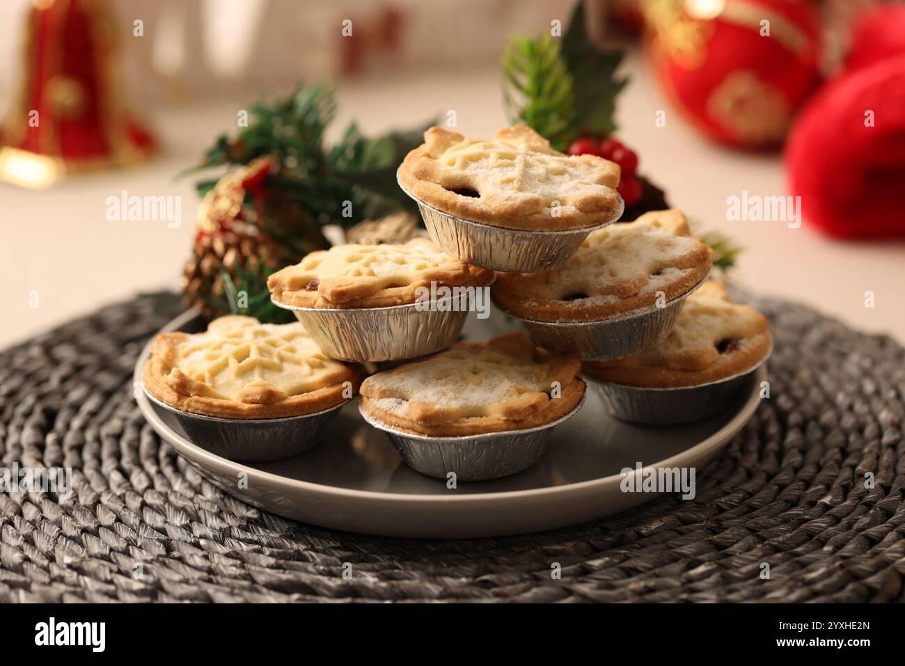 Festive mince pies hi-res stock photography and images - Alamy