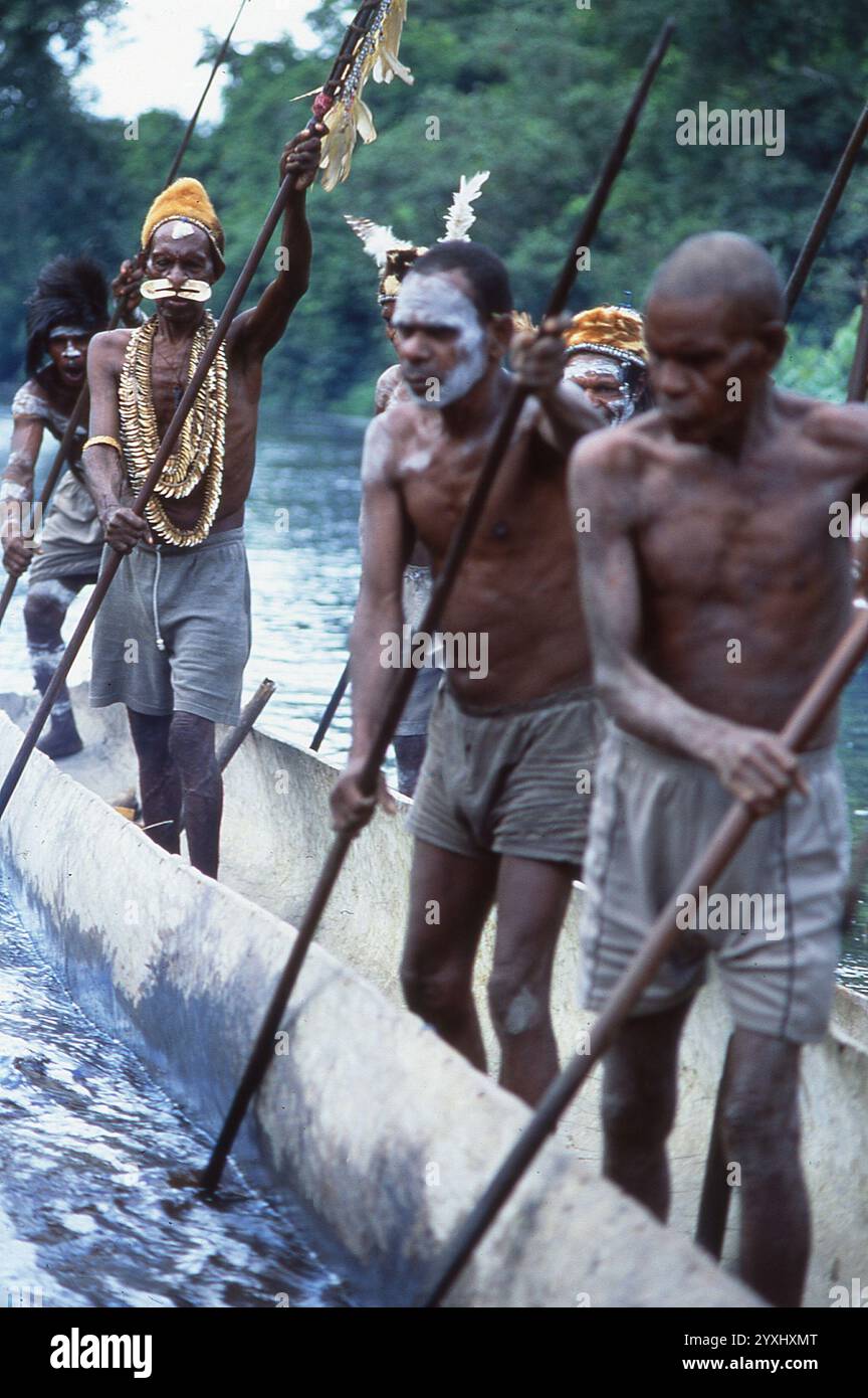Api Asmat Asmat people hi-res stock photography and images - Alamy