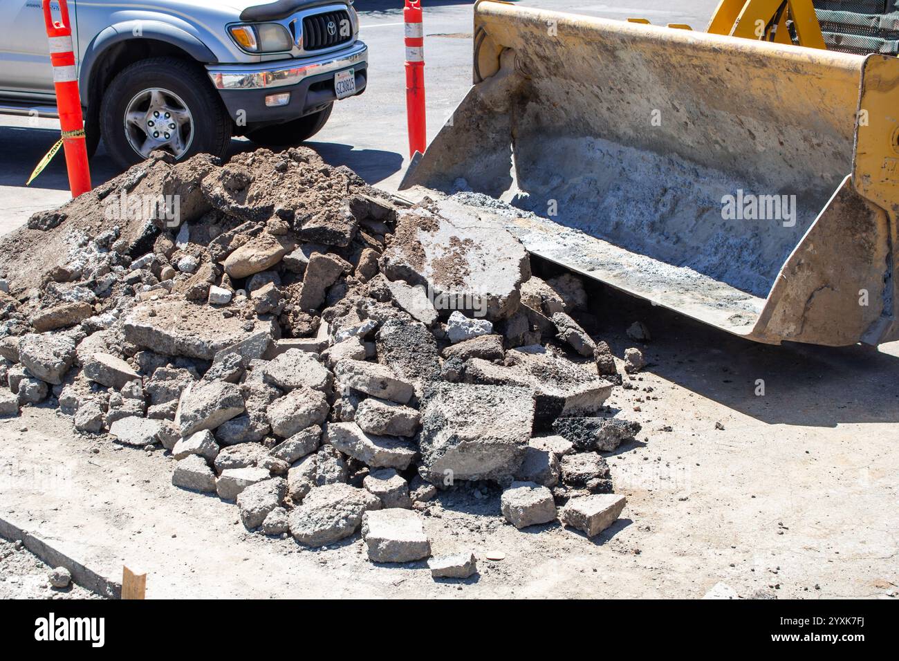 California construction road workers hi-res stock photography and images -  Alamy