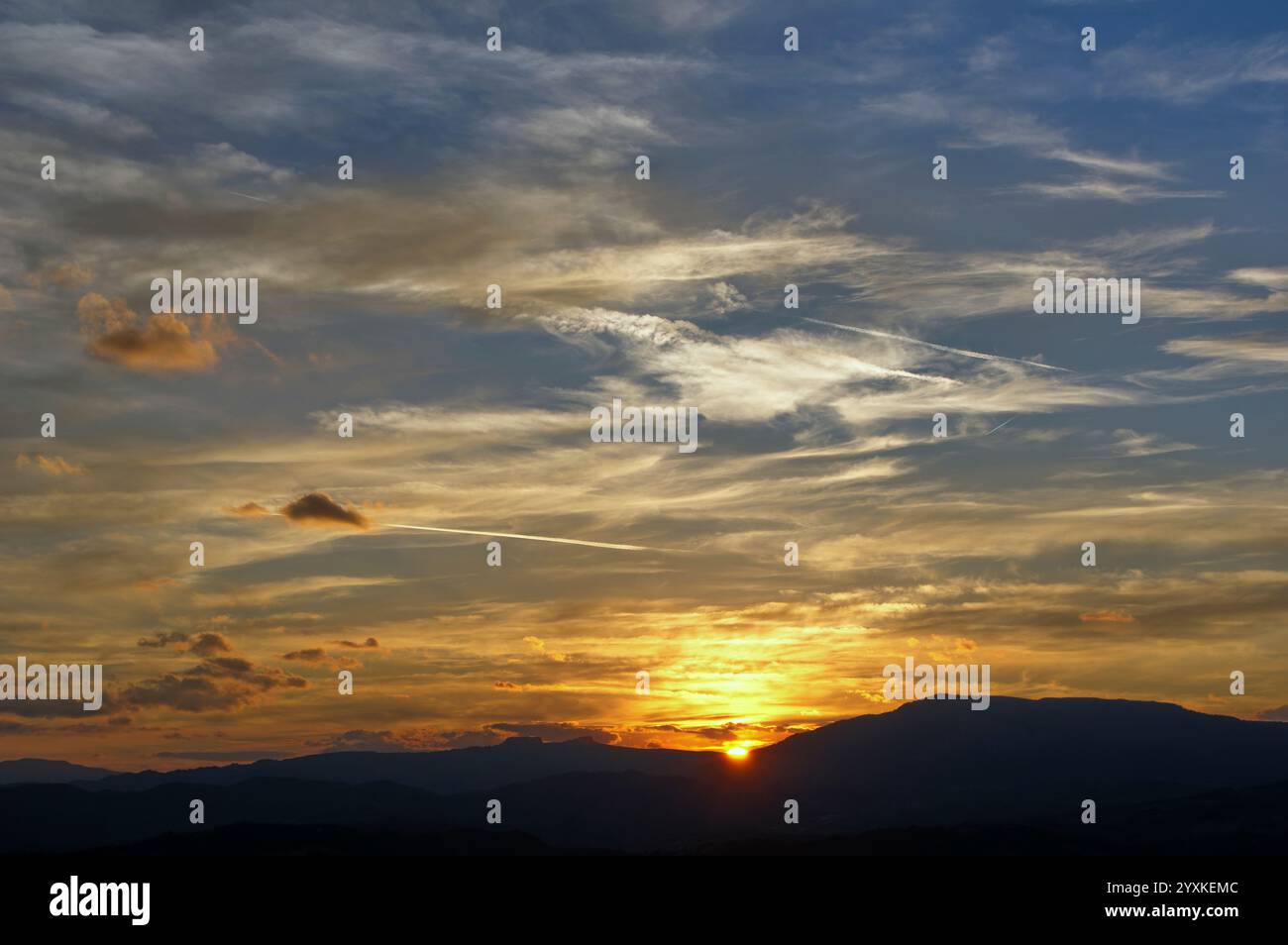 Nuvola al cielo hi-res stock photography and images - Alamy