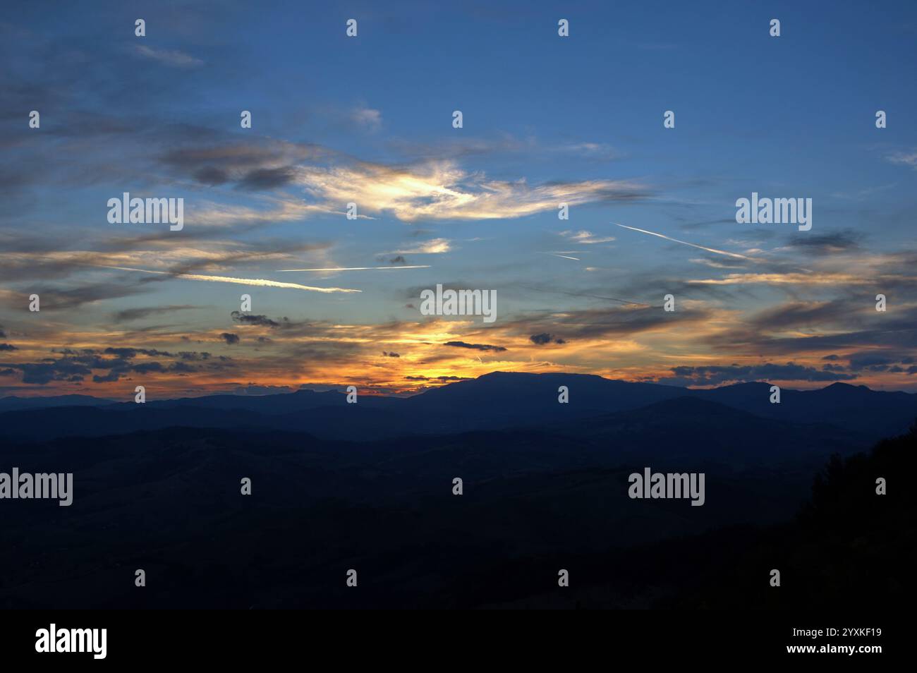 Nuvola al cielo hi-res stock photography and images - Alamy