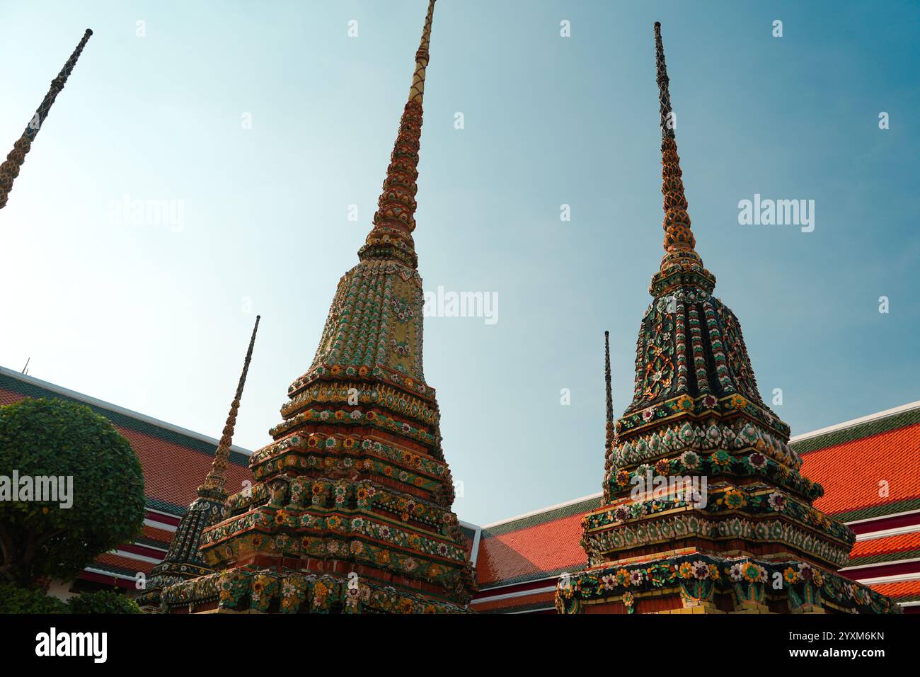 Pagodas of wat pho temple hi-res stock photography and images - Alamy
