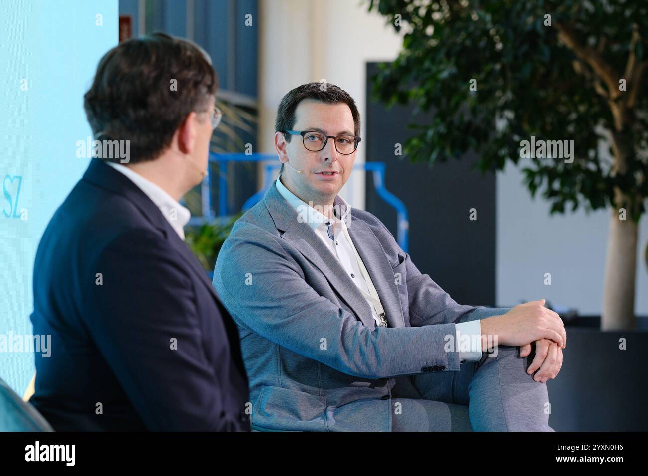Daniel Regensburger, Pangaea Life bei Podiumsdiskussion SZ Nachhaltigkeitsgipfel Daniel Regensburger, Pangaea Life bei Podiumsdiskussion SZ Nachhaltig Stock Photo