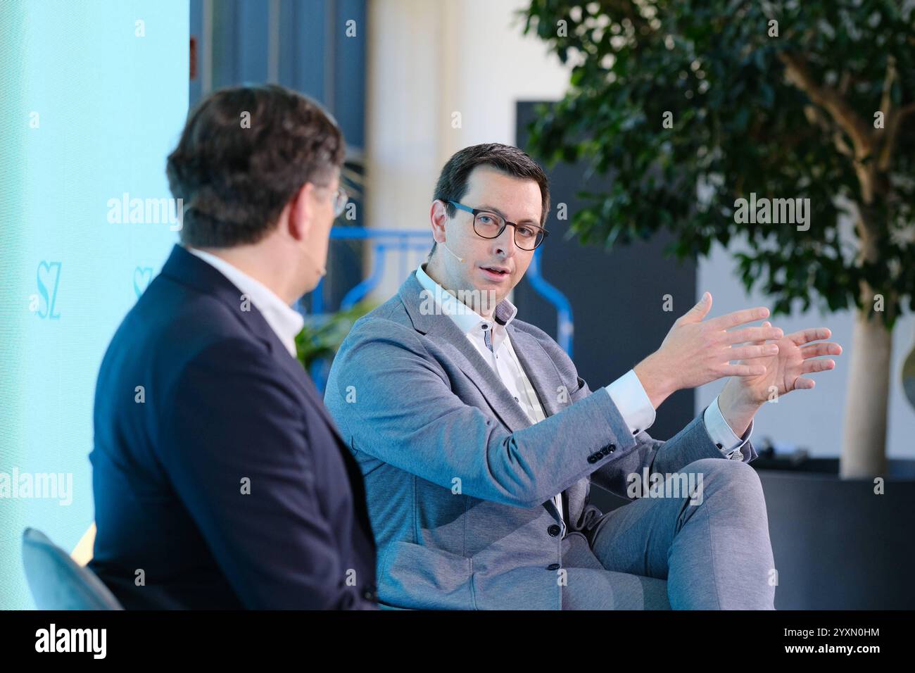 Daniel Regensburger, Pangaea Life bei Podiumsdiskussion SZ Nachhaltigkeitsgipfel Daniel Regensburger, Pangaea Life bei Podiumsdiskussion SZ Nachhaltig Stock Photo
