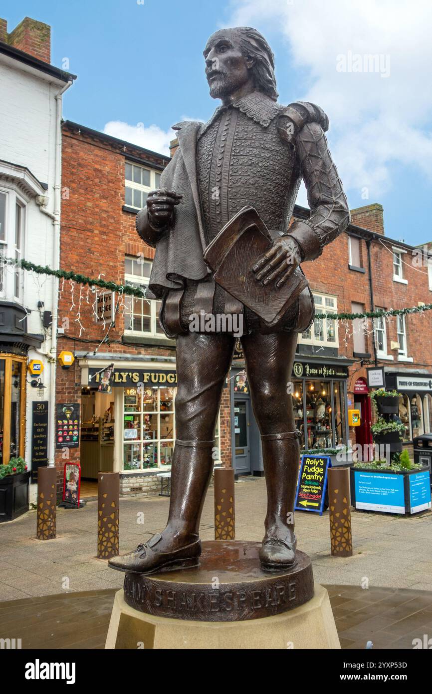 Statue monument to the playwright William Shakespeare in the Warwickshire town of Stratford upon Avon Stock Photo