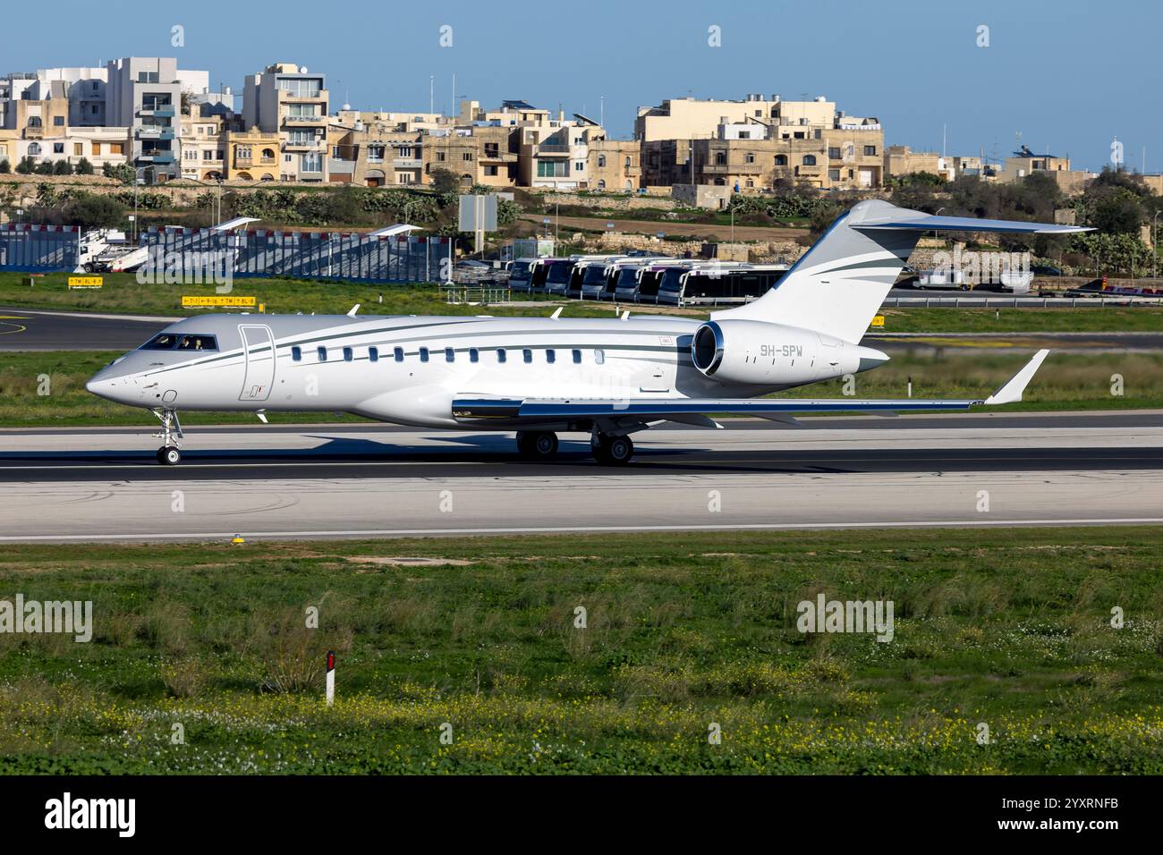 Bombardier global 6500 jet hi-res stock photography and images - Alamy