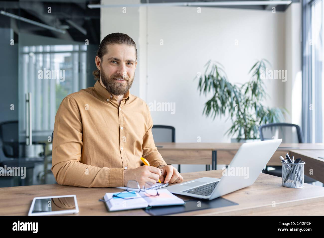 Image Person Sitting Workspace Hi res Stock Photography And Images Alamy image-person-sitting-workspace-hi-res-stock-photography-and-images-alamy