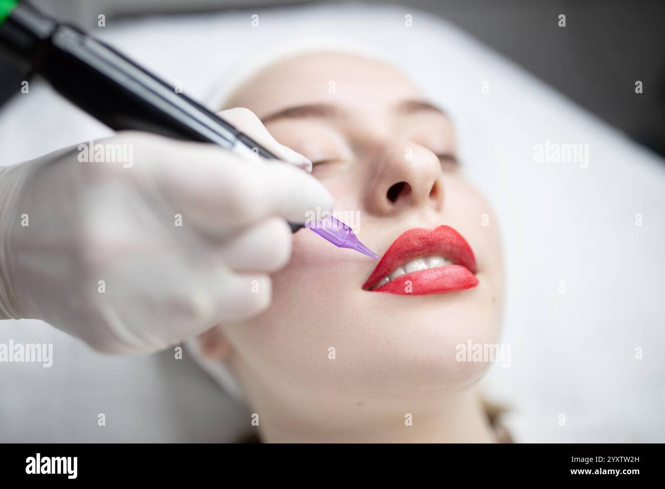 Makeup artist session hi-res stock photography and images - Alamy