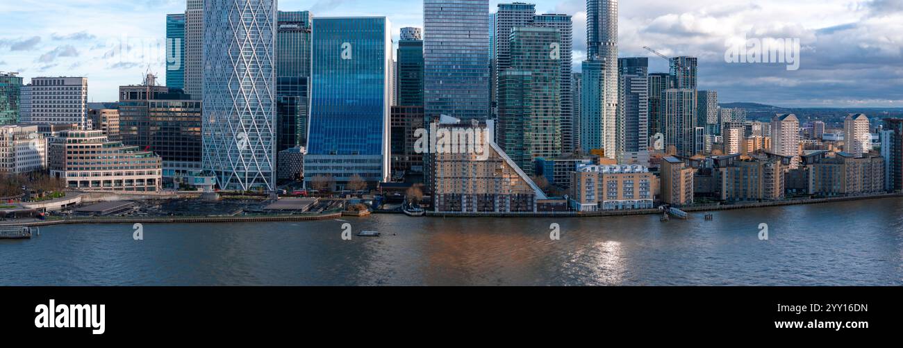 View along glass wharf hi-res stock photography and images - Alamy