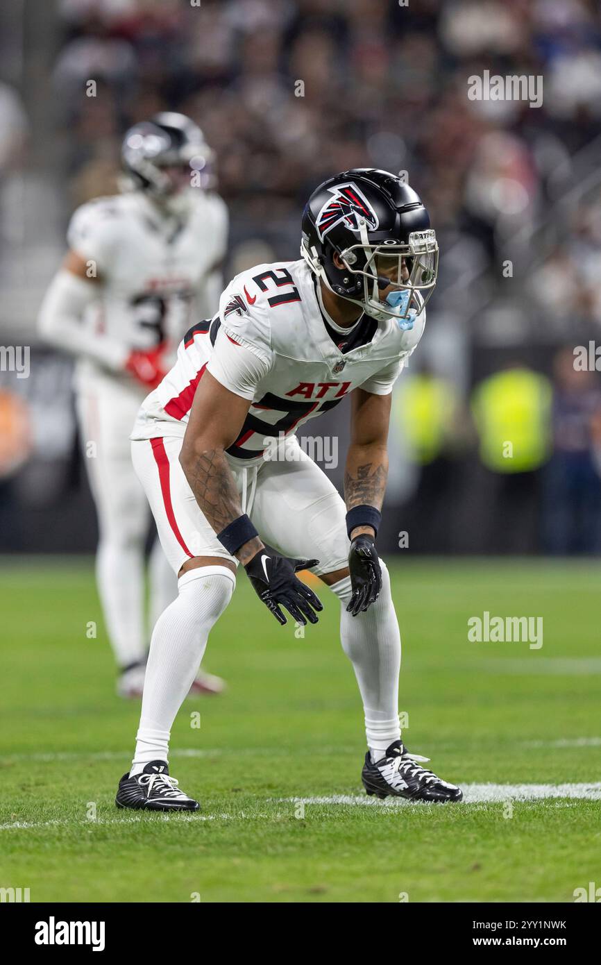 Atlanta Falcons cornerback Mike Hughes (21) lines up against the Las