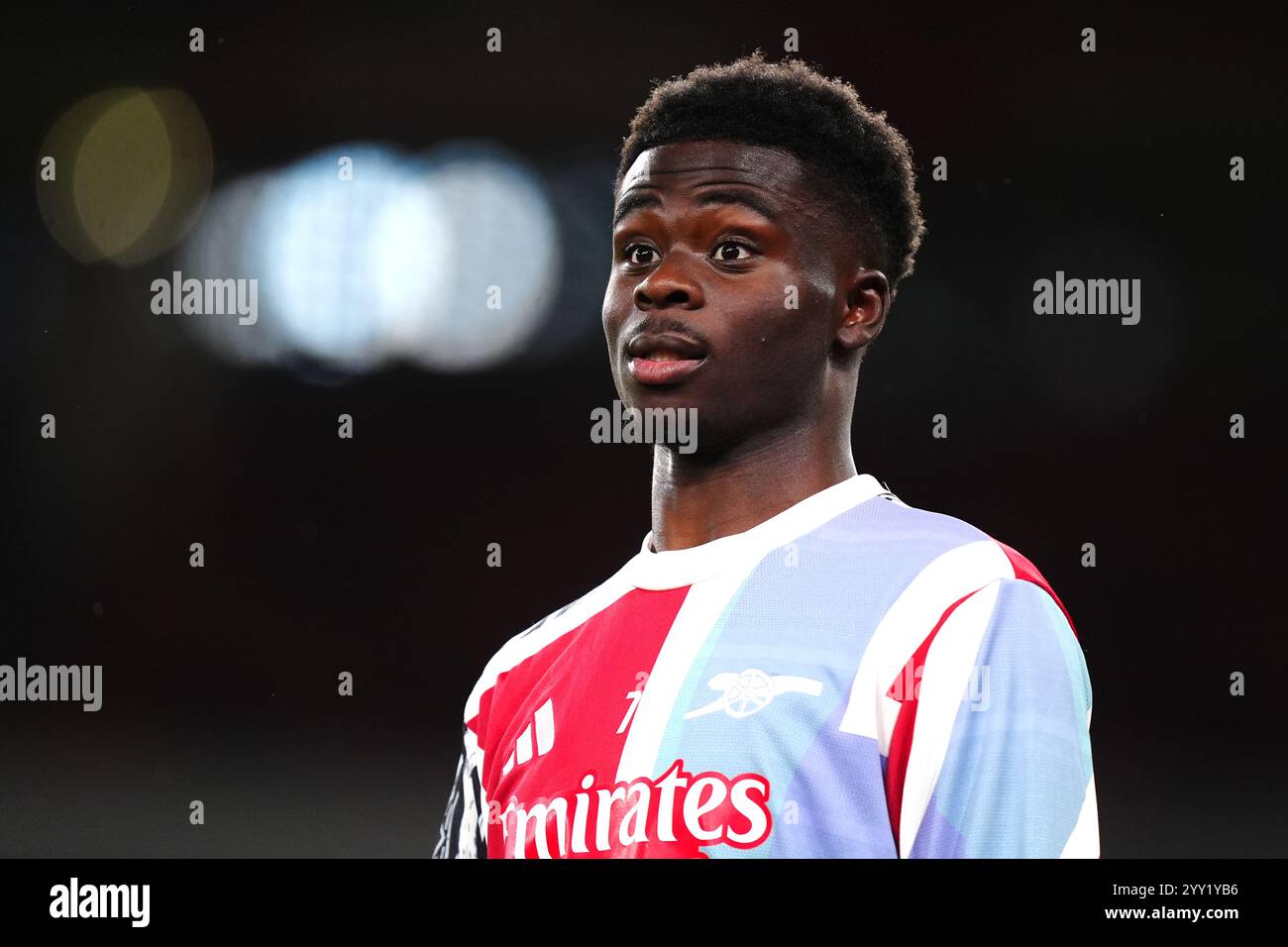 Arsenal's Bukayo Saka warming up before the Carabao Cup quarterfinal