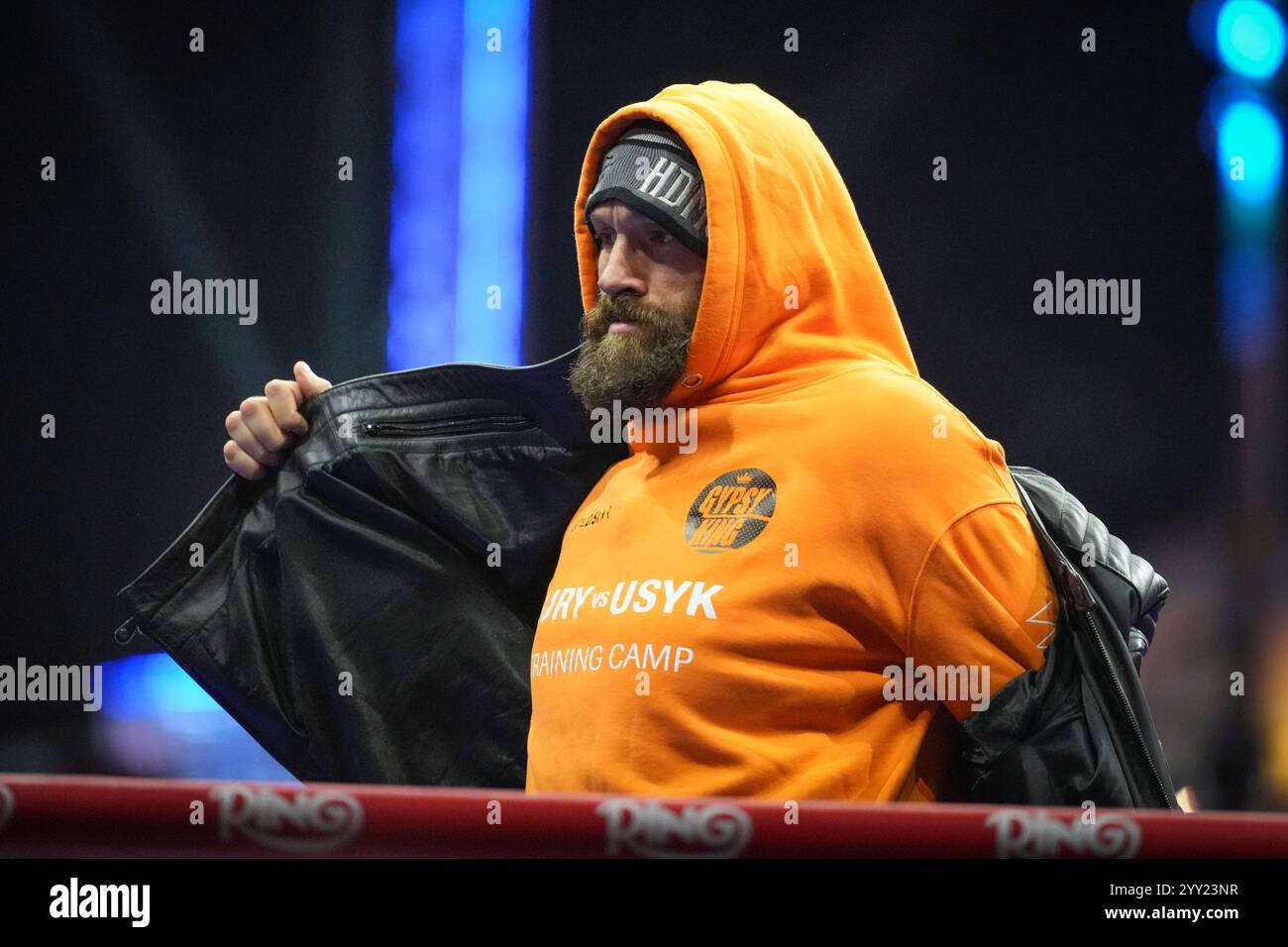 Britaish Boxer Tyson Fury Takes Off His Jacket During A Public Workout