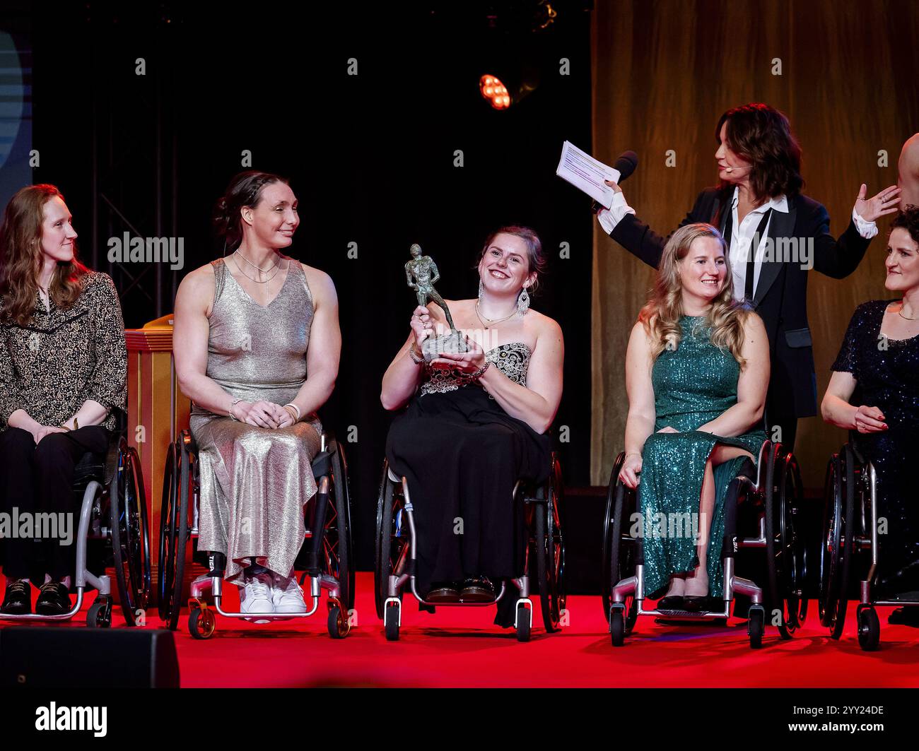Jennifer Ruddell ARNHEM - The wheelchair basketball women on the podium after winning ...