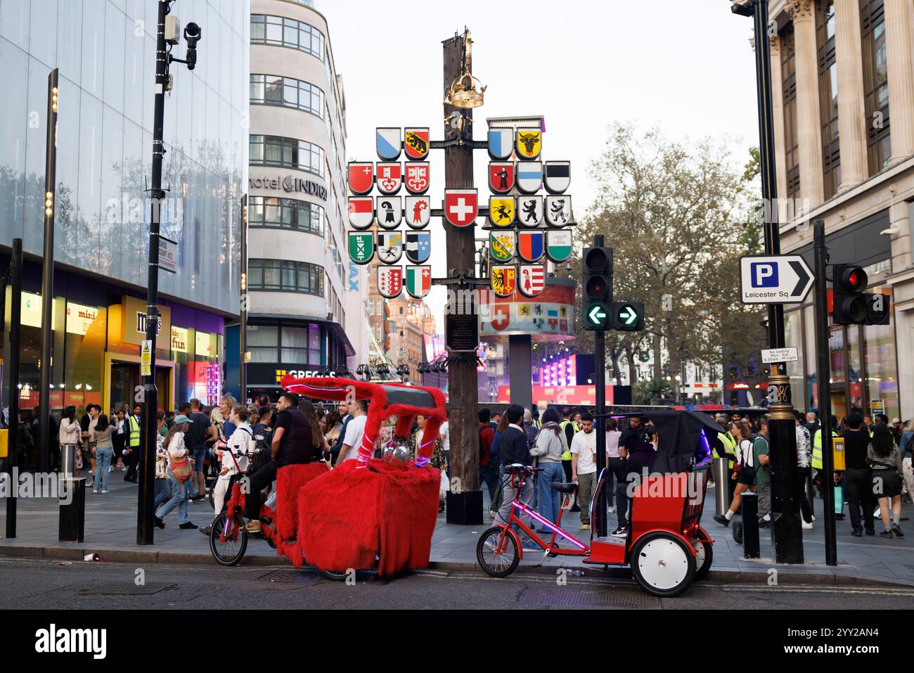 Rickshaw piccadilly circus hi-res stock photography and images - Alamy