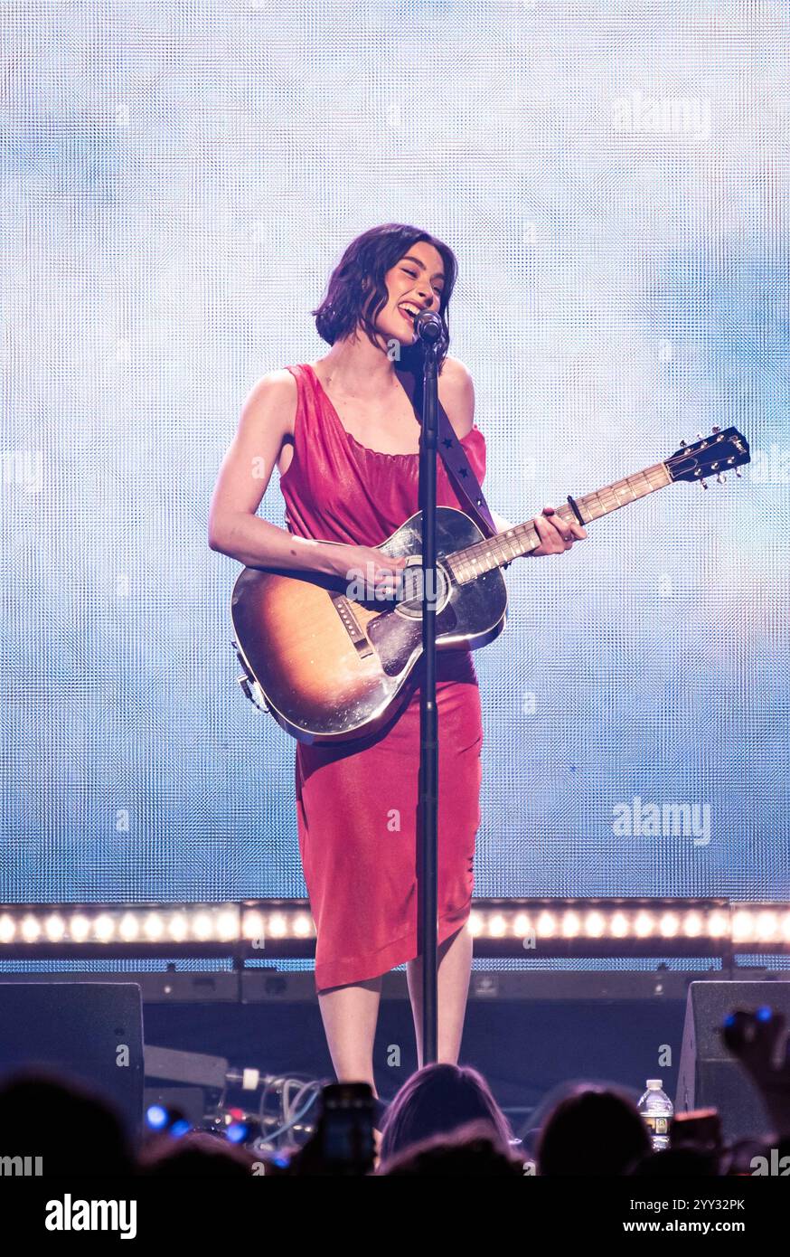 WASHINGTON, DC DECEMBER 17 Gracie Abrams performs during the Hot 99.