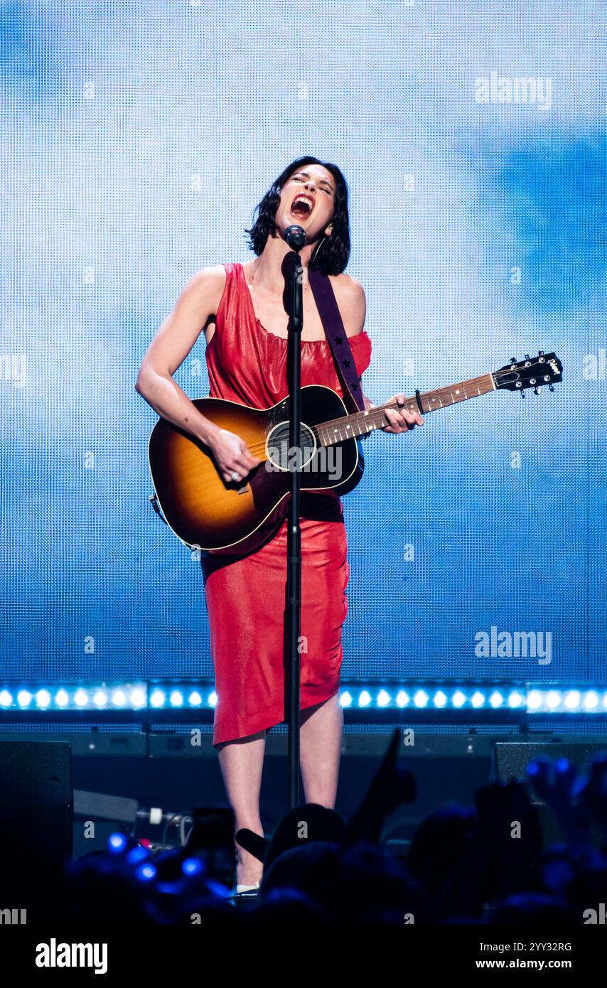 WASHINGTON, DC DECEMBER 17 Gracie Abrams performs during the Hot 99.