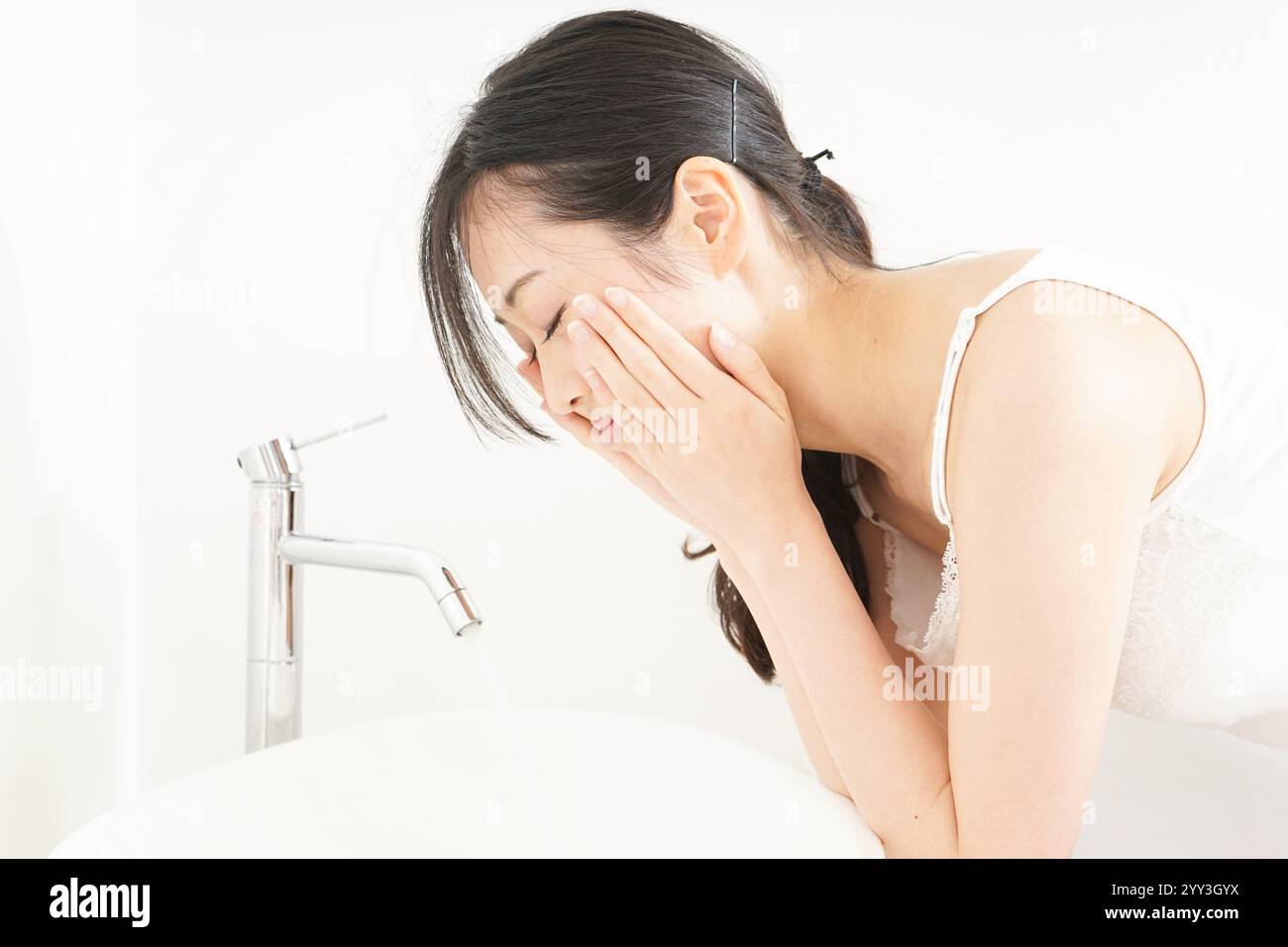 Cleansing face foam hi-res stock photography and images - Alamy