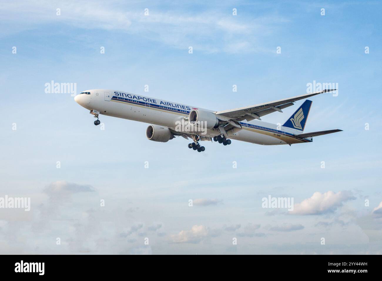 9V-SWB Boeing 777-312(ER) Singapore Airlines London Heathrow UK 21-08-2019 - Stock Image