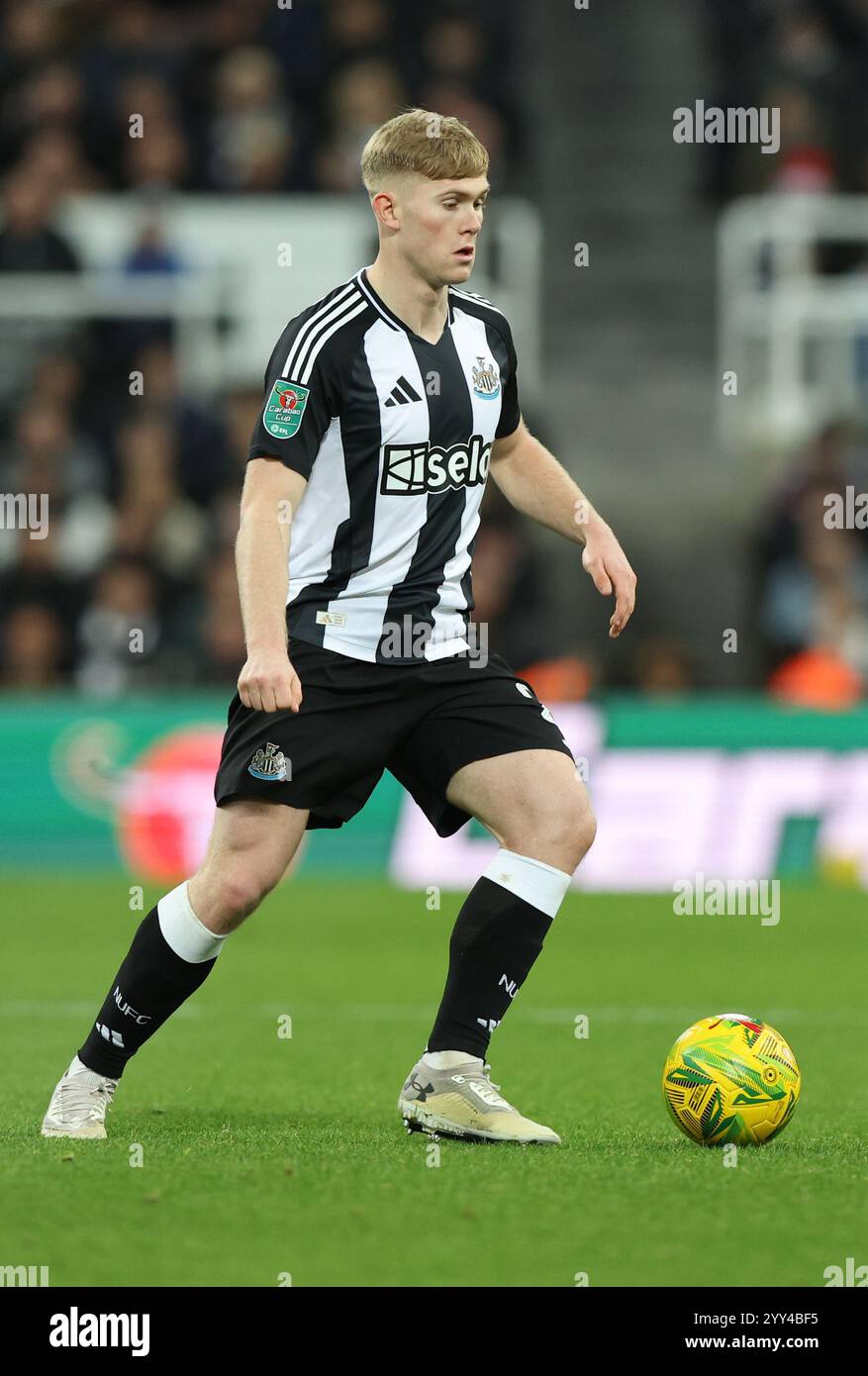 Newcastle Upon Tyne, UK. 18th Dec, 2024. Lewis Hall of Newcastle United ...