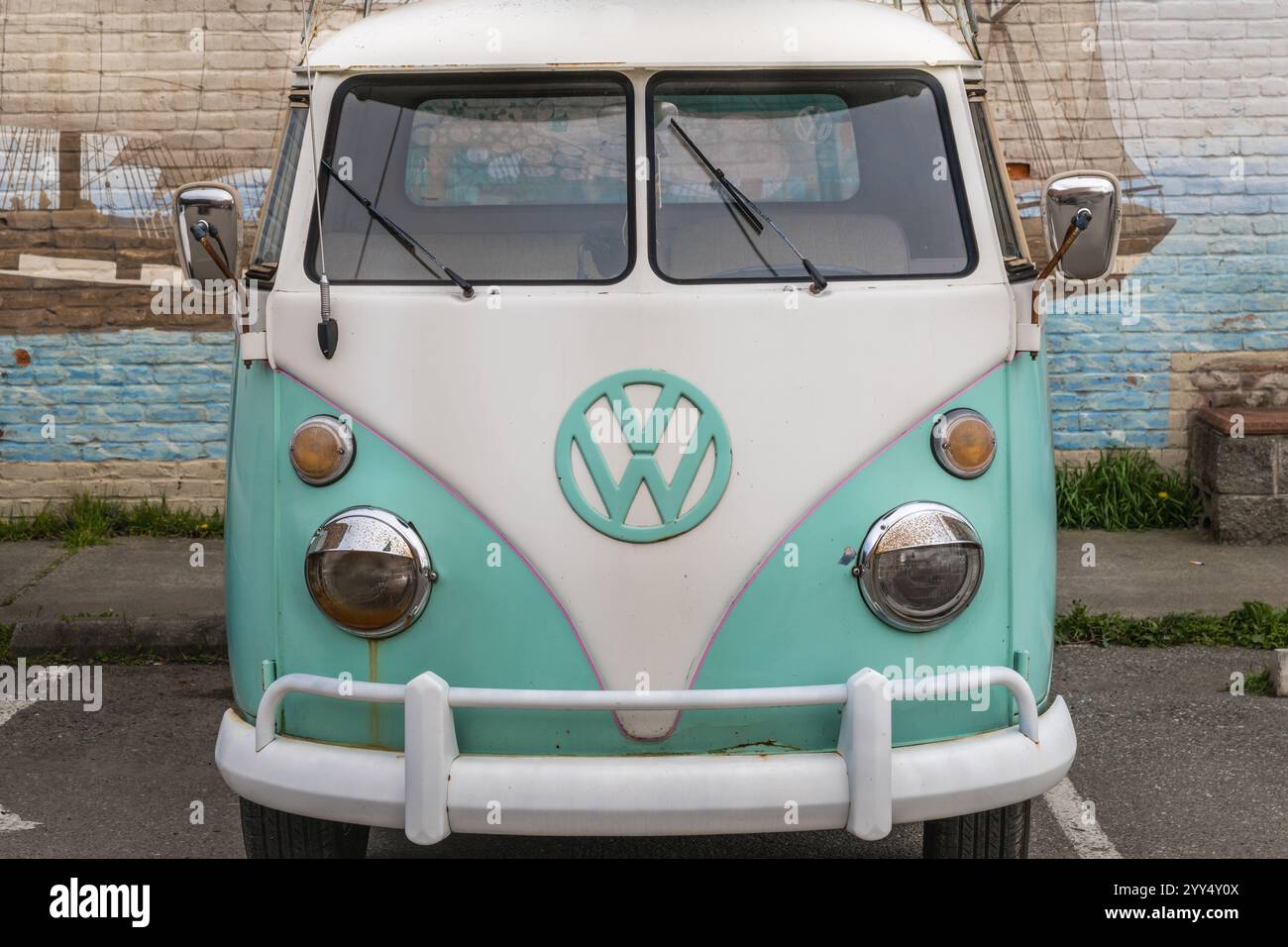 Port Townsend, WA, US-March 25, 2022: Vintage 1960s blue-green VW kombi ...