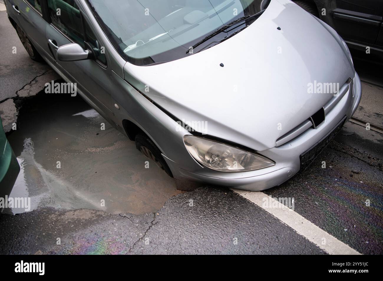 Earthquake crack road cars hi-res stock photography and images - Alamy