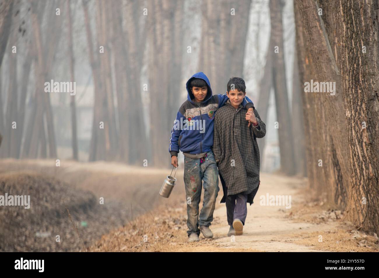 Foggy night walk hi-res stock photography and images - Alamy