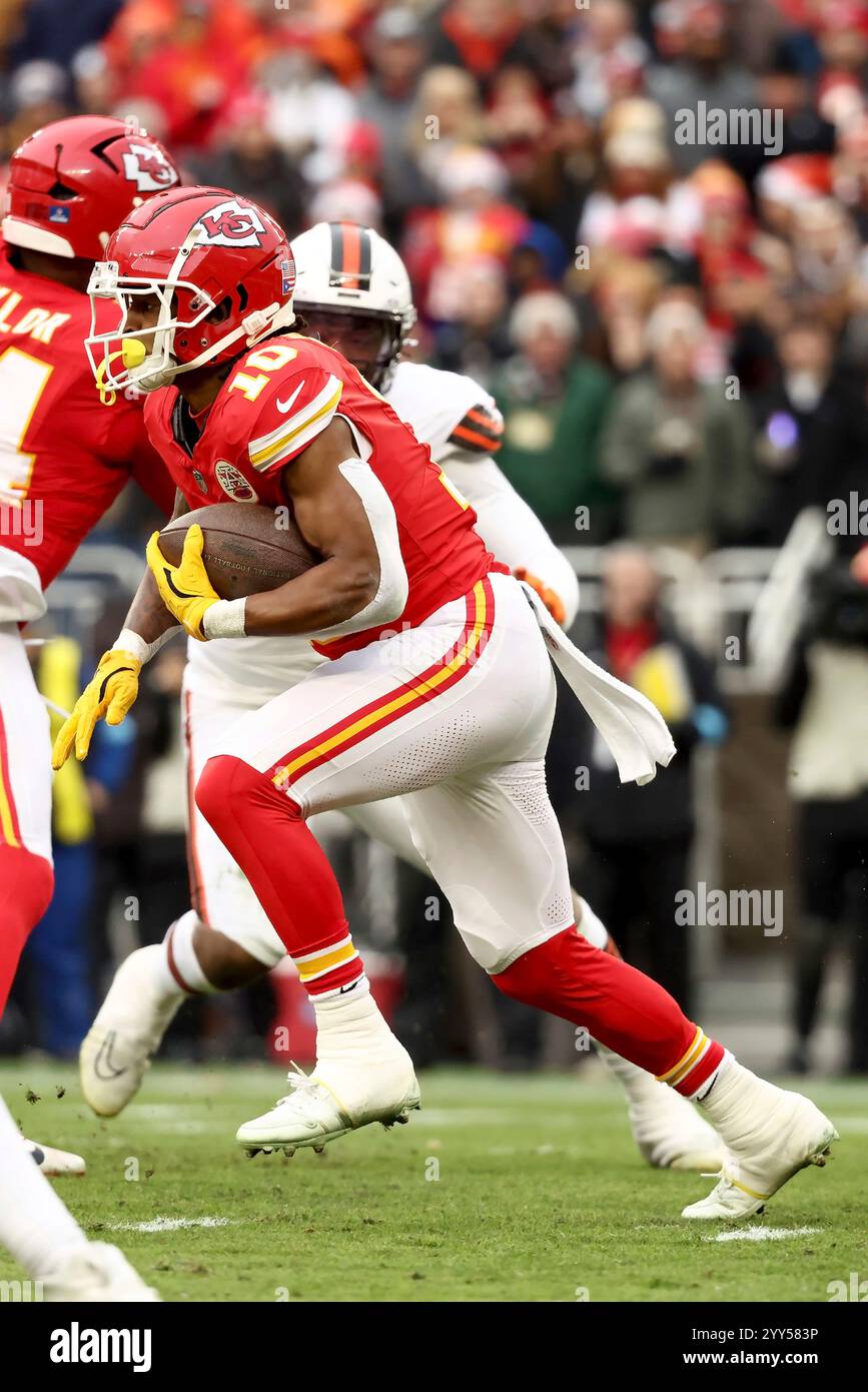 Kansas City Chiefs running back Isiah Pacheco (10) runs with the ball