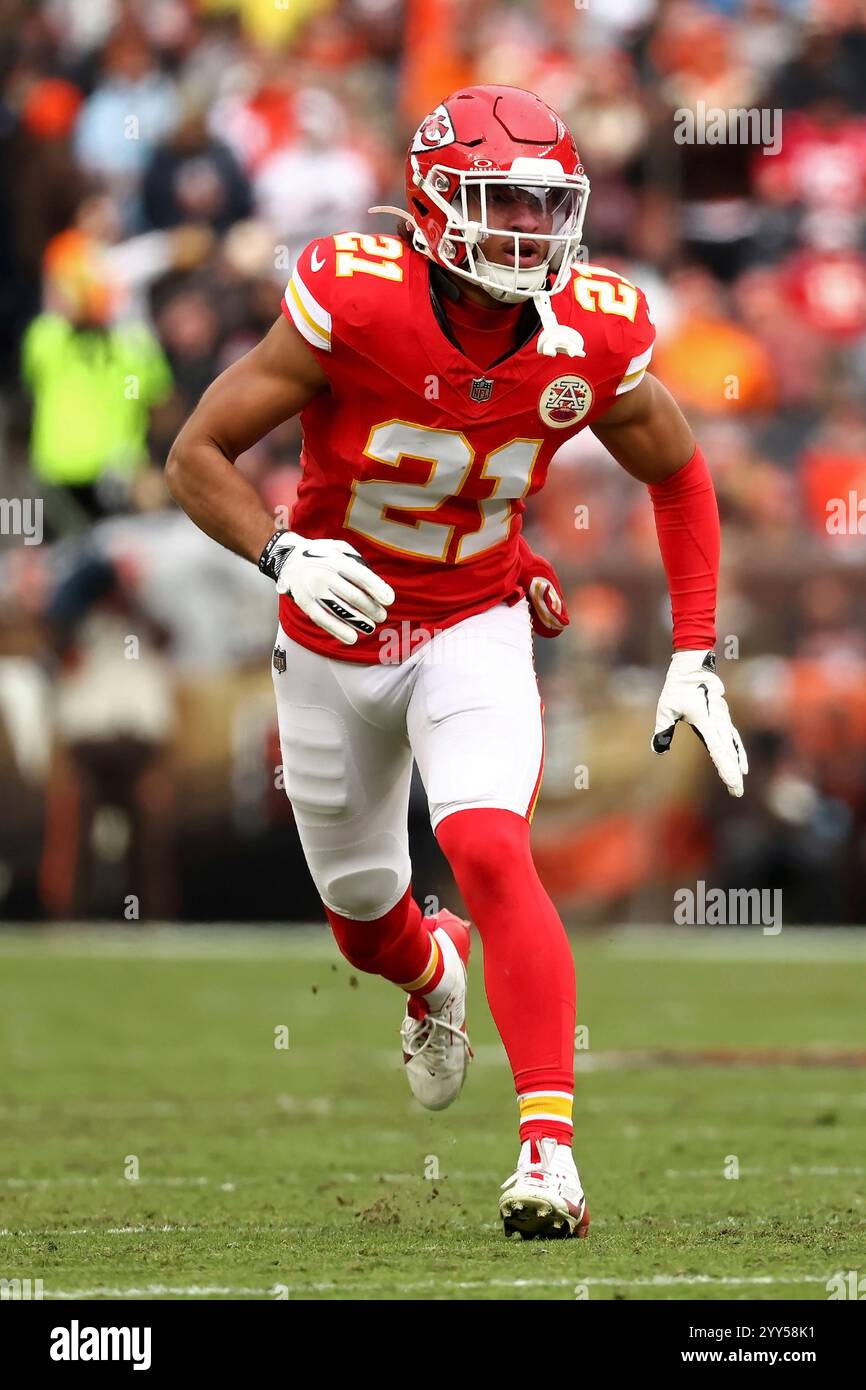 Kansas City Chiefs safety Jaden Hicks (21) drops back in coverage