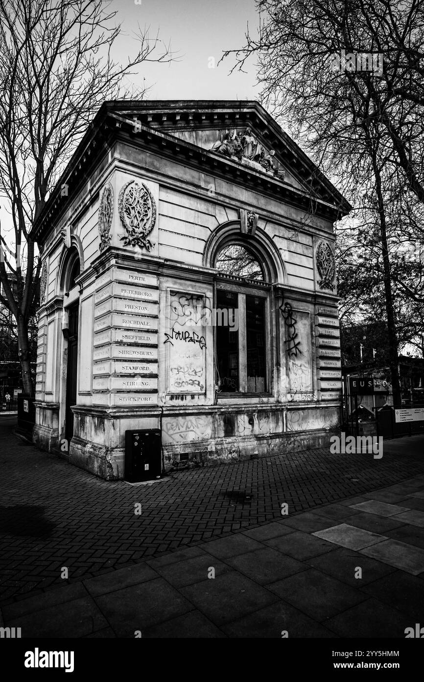 Euston station london 19th century Black and White Stock Photos ...