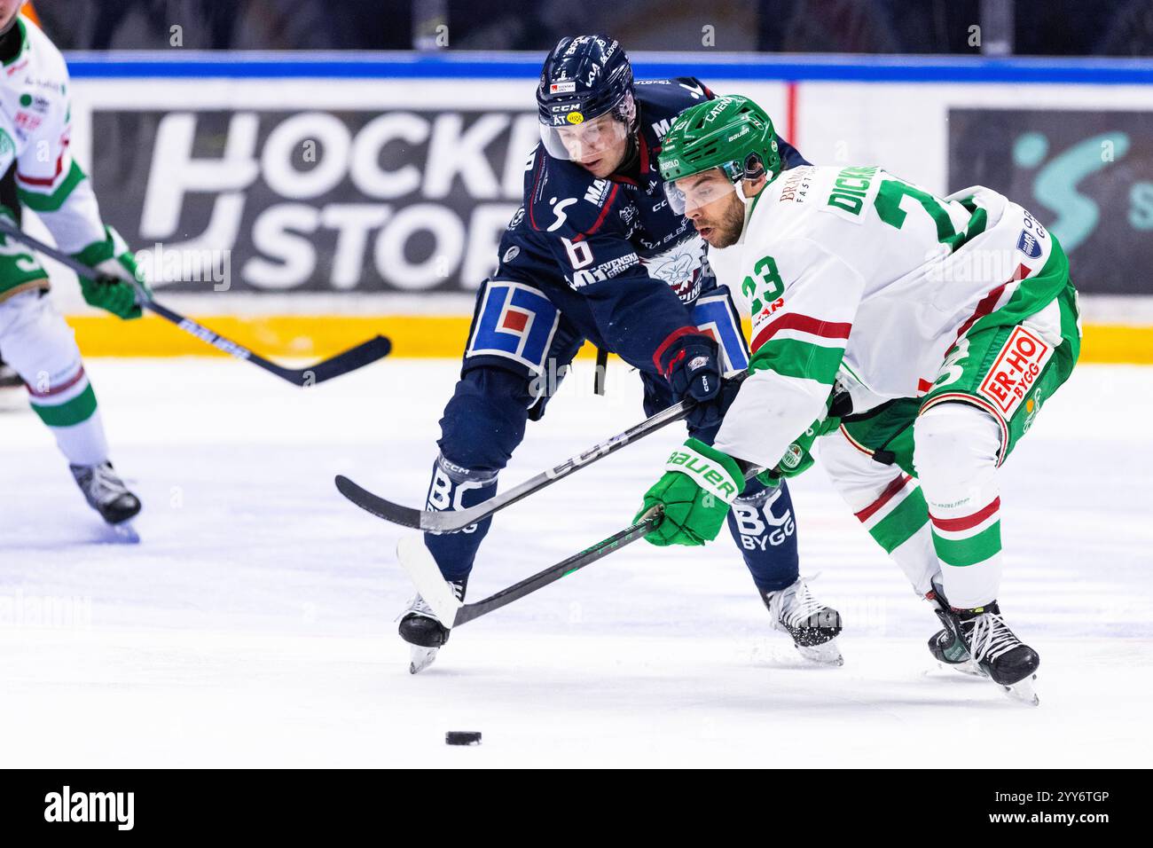 241219 Linköpings Mattias Hävelid och Rögles Josh Dickinson under