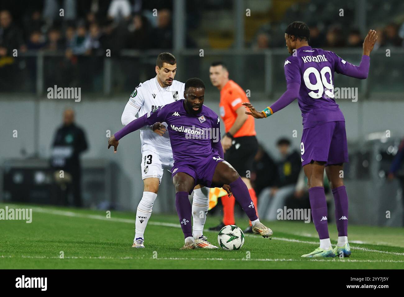 Guimaraes, Portugal. 19th Dec, 2024. (L-R) Joao Mendes (Vitoria), Jonathan Ikone (Fiorentina) Football/Soccer : UEFA 'Europa Conference League' league phase matchday 6 between Vitoria SC 1-1 ACF Fiorentina at the Estadio D. Afonso Henriques in Guimaraes, Portugal . Credit: Mutsu Kawamori/AFLO/Alamy Live News Stock Photo