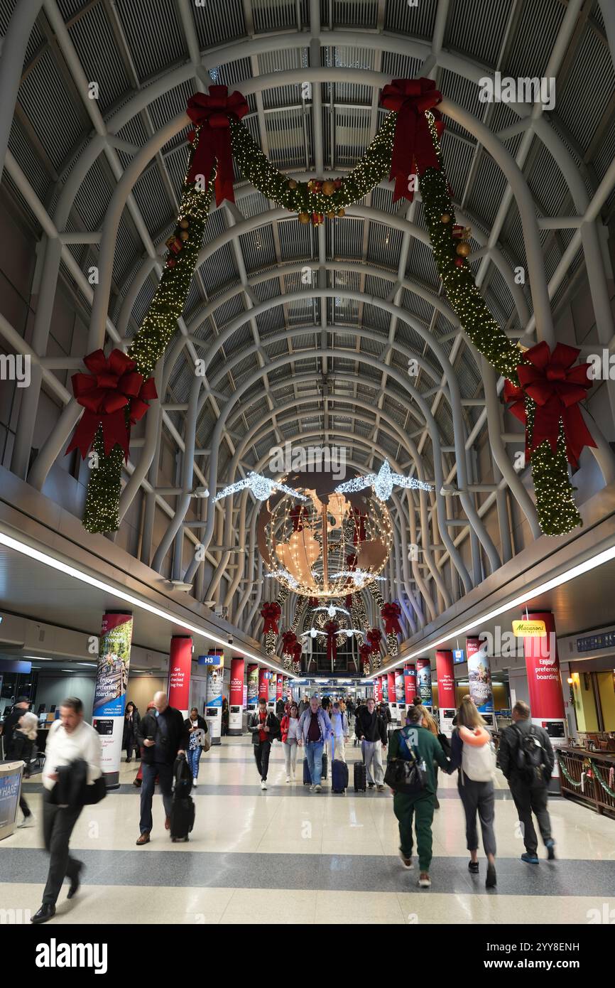 Christmas decorations in Terminal 3 of the O'Hare International Airport ...