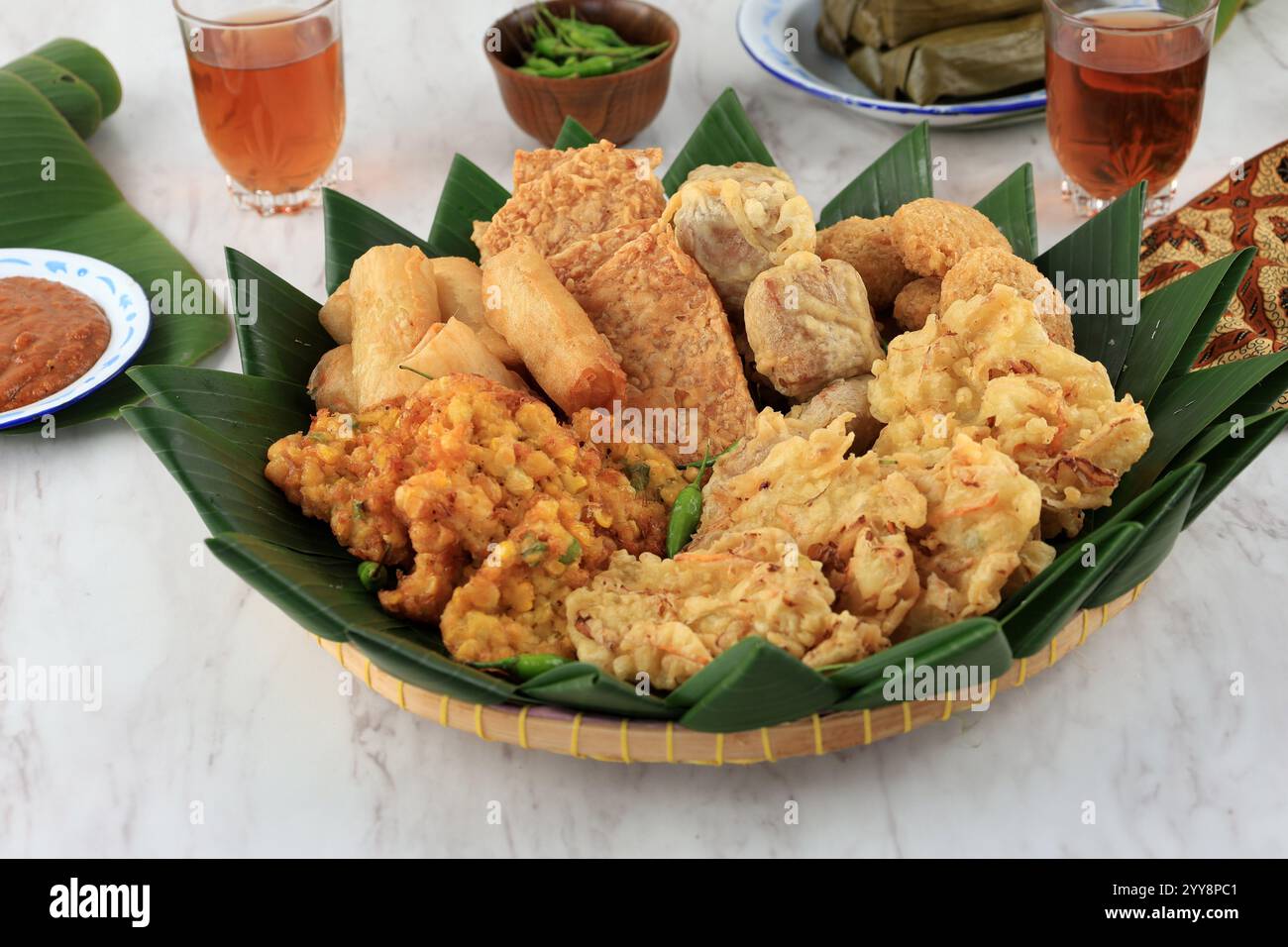 Aneka Gorengan Tampah, Indonesian Traditional Fritters, Gehu, Bala-bala ...