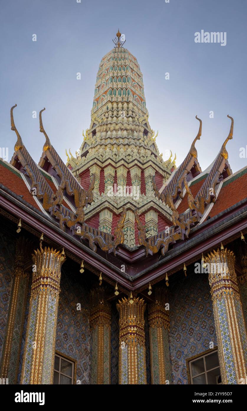 Wat Phra Kaew in Bangkok, Thailand—a masterpiece of Thai architecture. This sacred temple is adorned with intricate gold details, vibrant patterns, an Stock Photo
