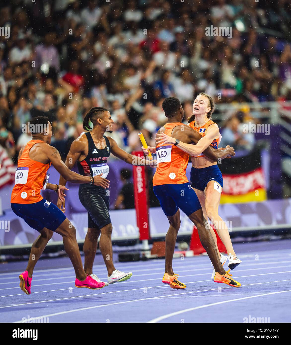 femke-bol-participating-in-the-4x400-meters-relay-mixed-at-the-paris