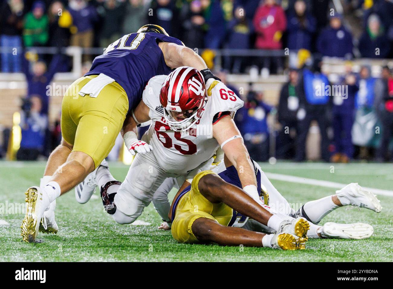 Indiana Defensive Line South Bend, Indiana, USA. 20th Dec, 2024. Notre Dame defensive lineman ...